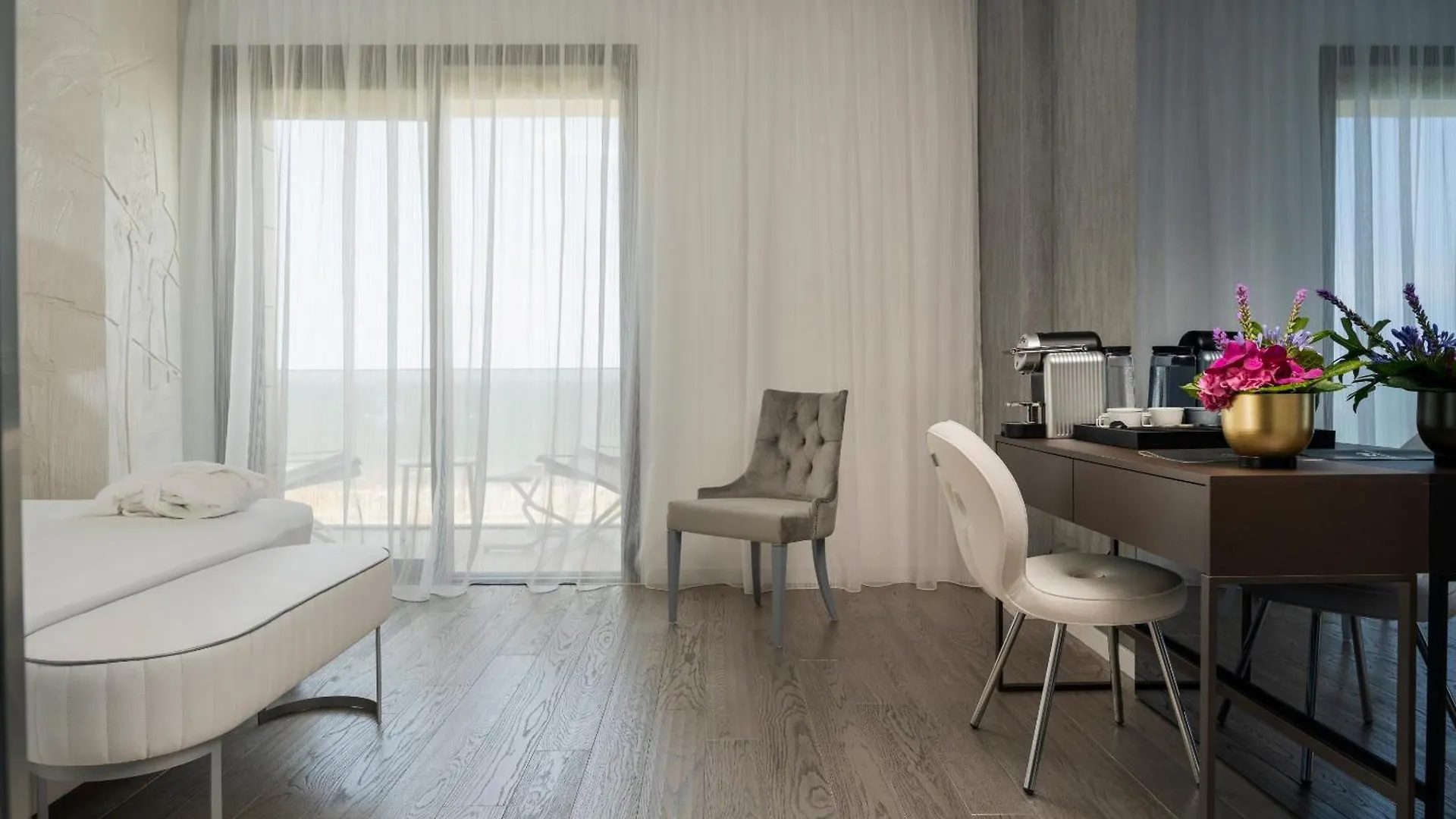 The Promenade Luxury Wellness Hotel Riccione 5*,  Italien